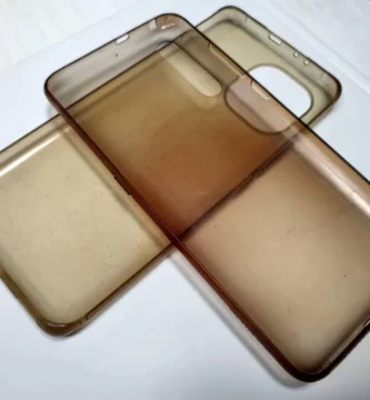 ¿Tienes la funda de tu móvil Xiaomi amarillenta? Prueba con esto para dejarla como nueva