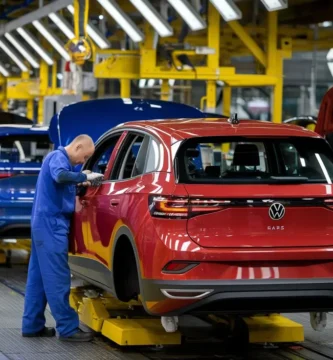 Volkswagen en la cuerda floja: La crisis eléctrica podría cerrar una planta en Alemania